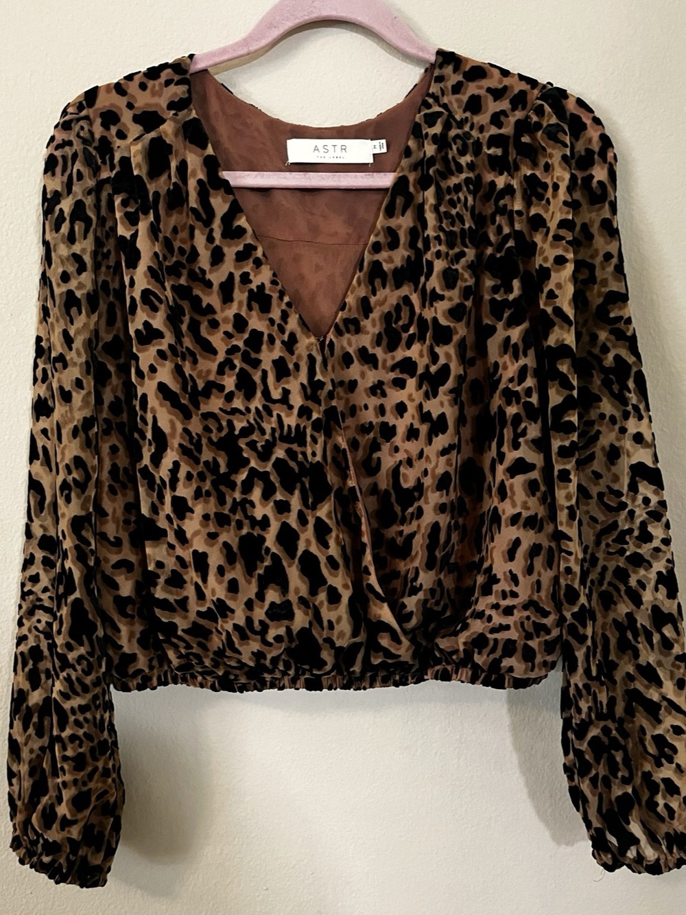 ASTR the Label Lourdes Leopard Animal Print Velvet Wrap Style Top size Medium